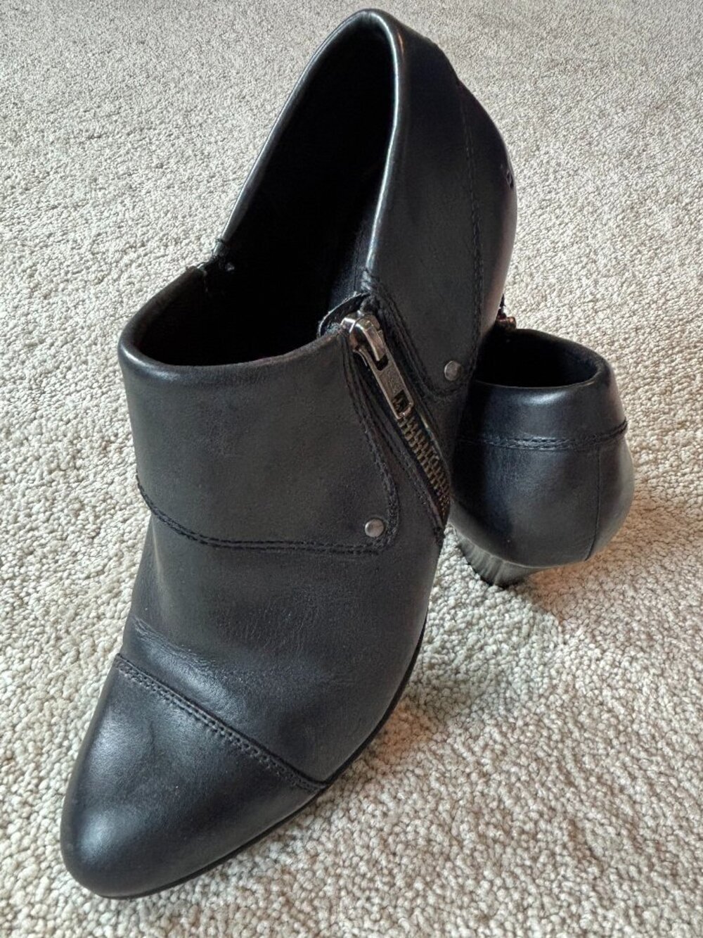 Born BOC Heeled Leather Black Bootie, Size 9 - Picture 2 of 10
